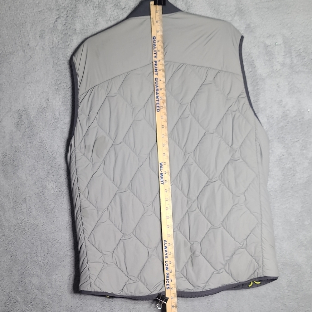 Duluth Trading Co Gray Quilted Vest with Two-Tone Design - Picture 6 of 8